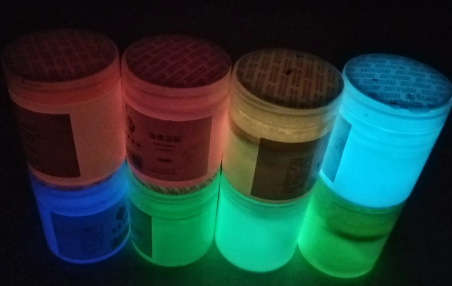 What are the features of fluorescent pigments?